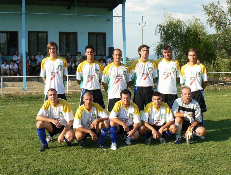 Fotogaléria Oslavy 60. vyrocia vzniku organizovaneho futbalu v obci - zapas dospelých (21) Oslavy 60. vyrocia vzniku organizovaneho futbalu v obci - zapas dospelých