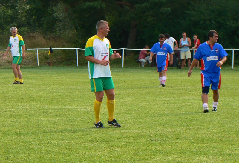 Fotogaléria Oslavy 60. vyrocia vzniku organizovaneho futbalu v obci - zapas st.panov (10) Oslavy 60. vyrocia vzniku organizovaneho futbalu v obci - zapas st.panov