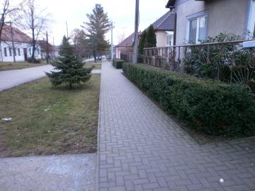Chodník od OcÚ - Žitavská ulica Chodník od OcÚ - Žitavská ulica
