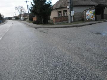 Chodník - Hlavná ul. Chodník - Hlavná ul.