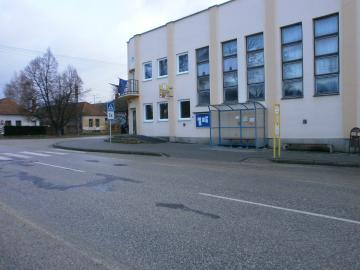 Chodník pred OcÚ Chodník pred OcÚ